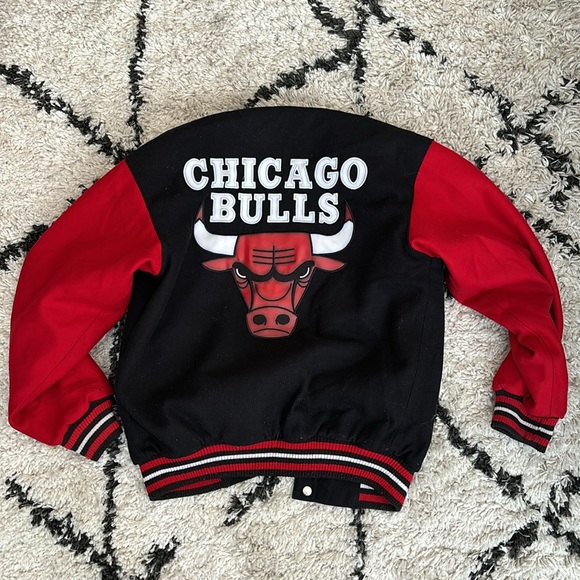 Chicago Bulls Reversible Jacket - Picture 2 of 3